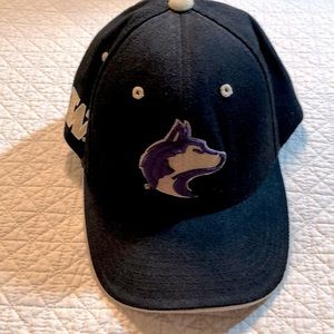 Washington Huskies baseball hat, like new